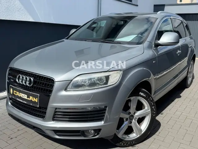 Audi Q7 view 3