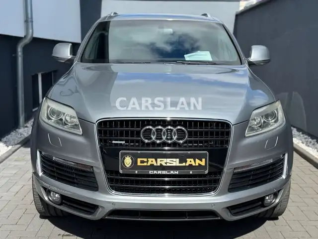 Audi Q7 view 2