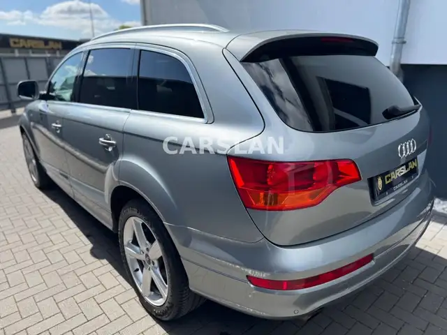 Audi Q7 view 7