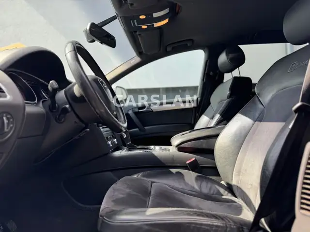 Audi Q7 view 13