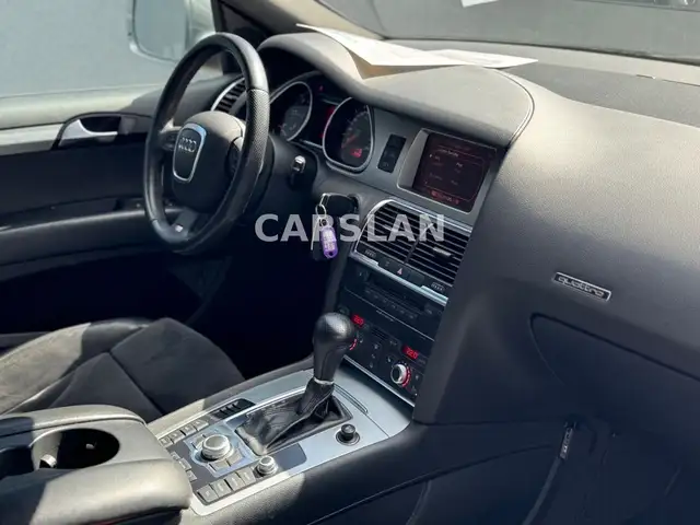 Audi Q7 view 16