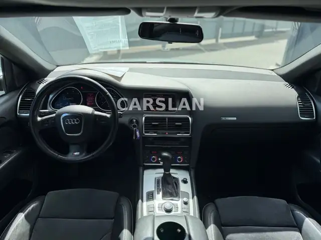 Audi Q7 view 18