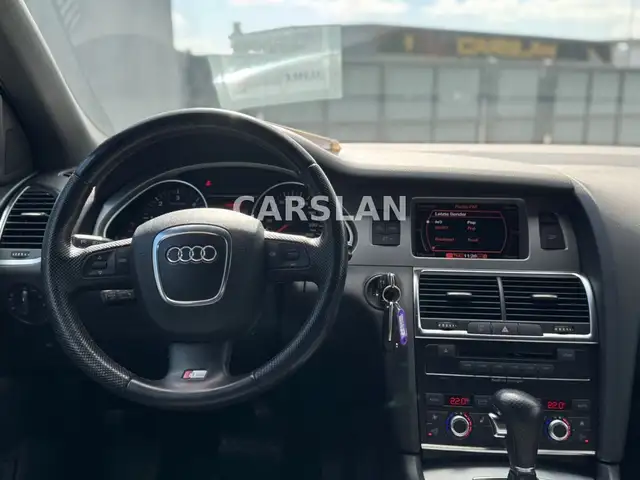 Audi Q7 view 19