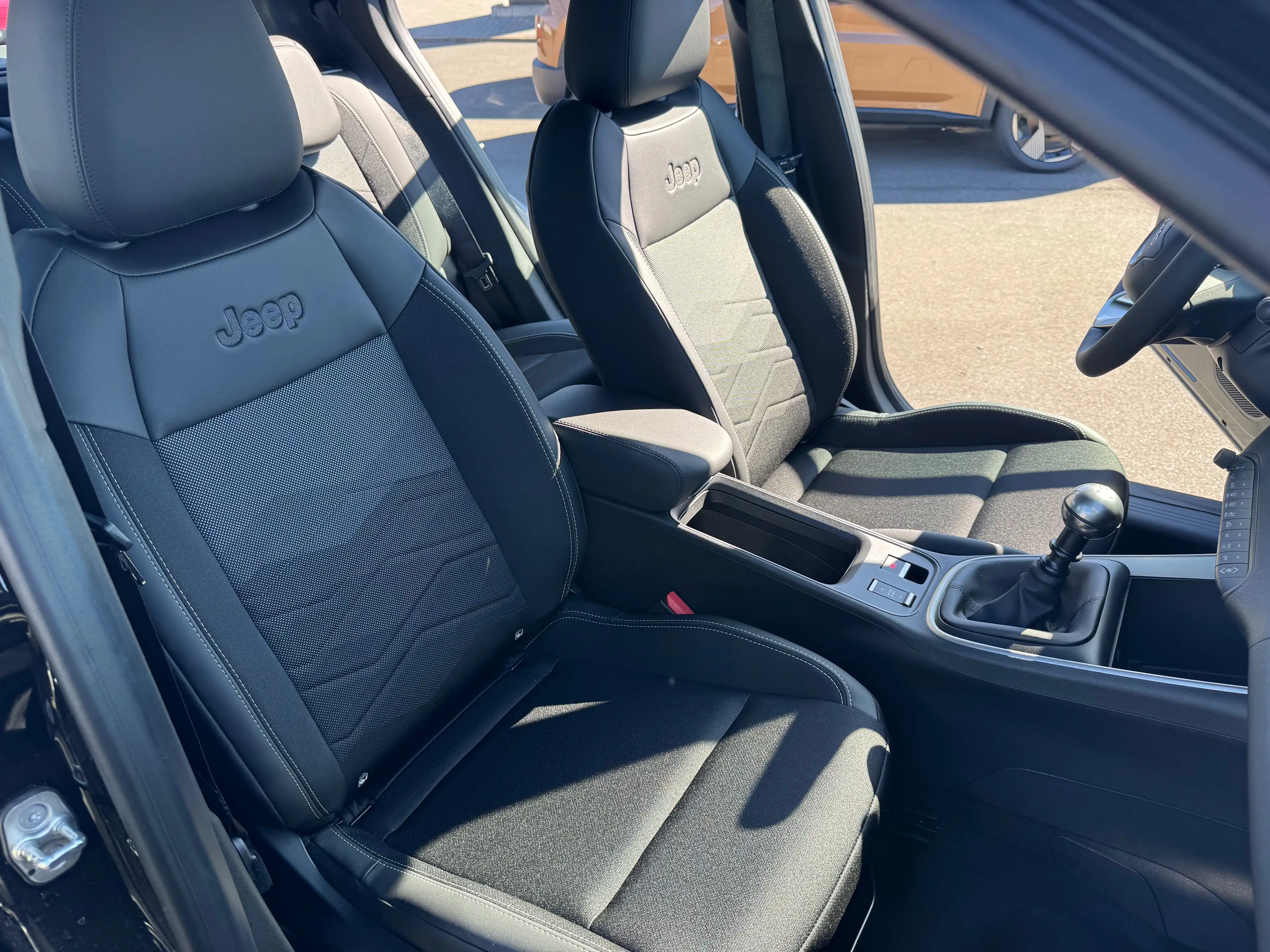 Jeep Avenger Altitude 1.2 Benziner — photo 10