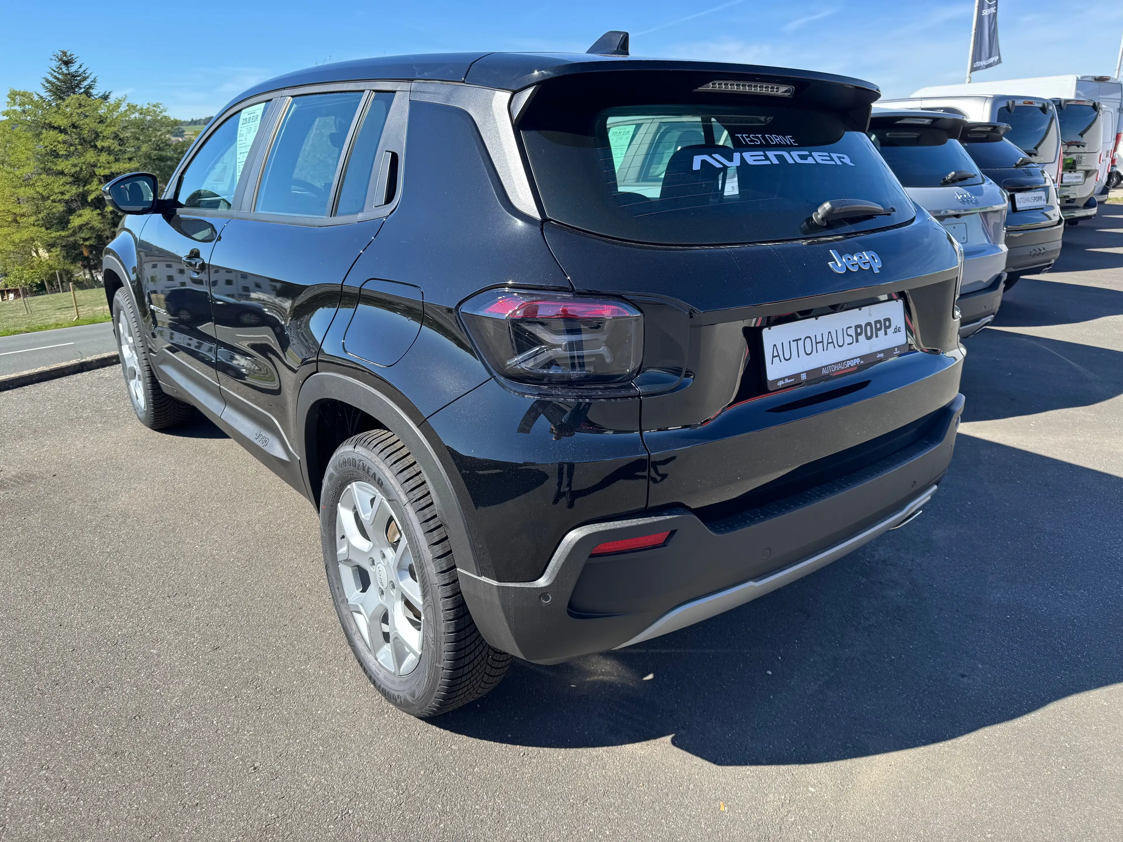 Jeep Avenger Altitude 1.2 Benziner — photo 3
