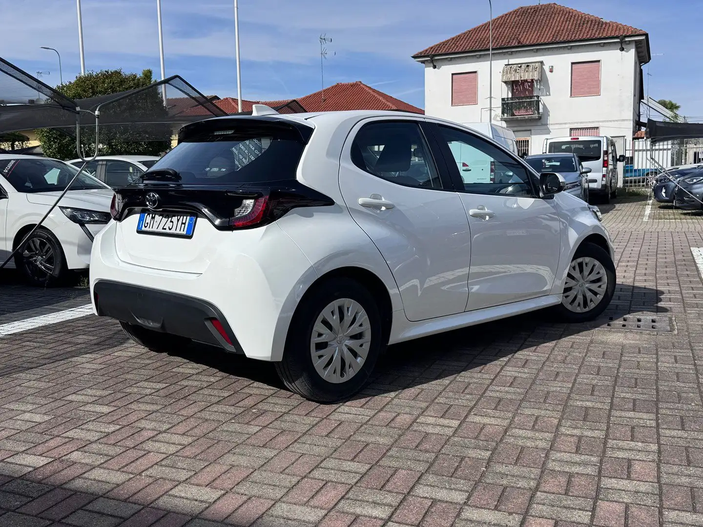 Toyota Yaris 1.0 VVT-i Active Bianco - 2