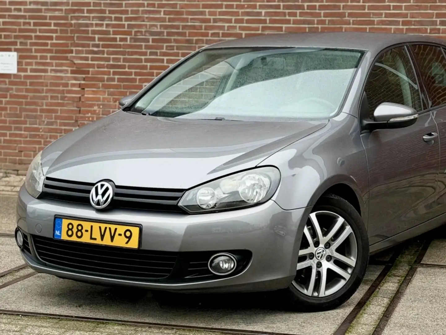 Volkswagen Golf 1.2 TSI Tour |Airco |CruiseC |Nieuwe APK Grau - 2