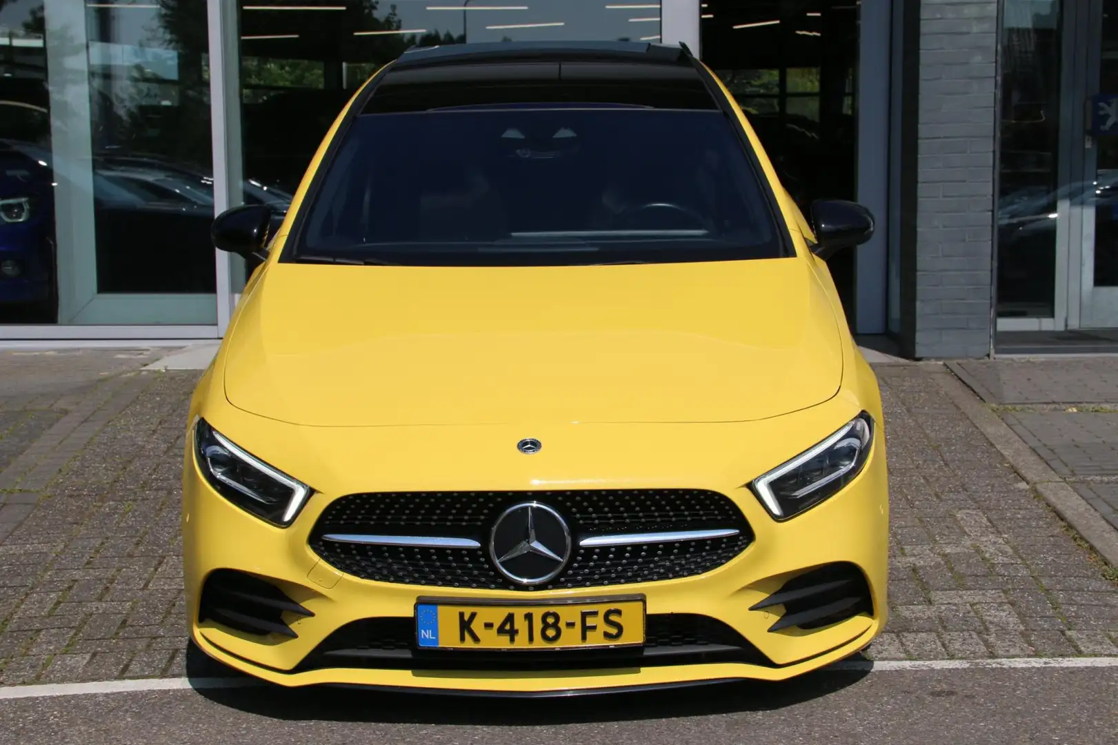 Mercedes-Benz A 180 Business Solution AMG PANO-DAK NAP! Geel - 2