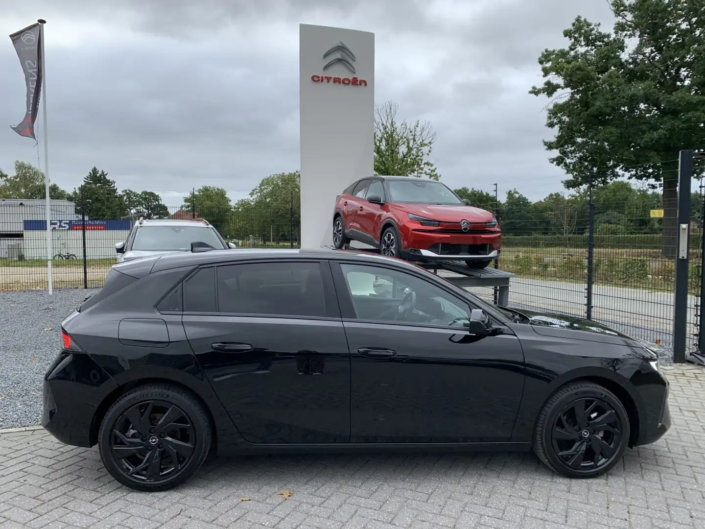 Opel Astra 1.2 Turbo 130 GS Noir - 1