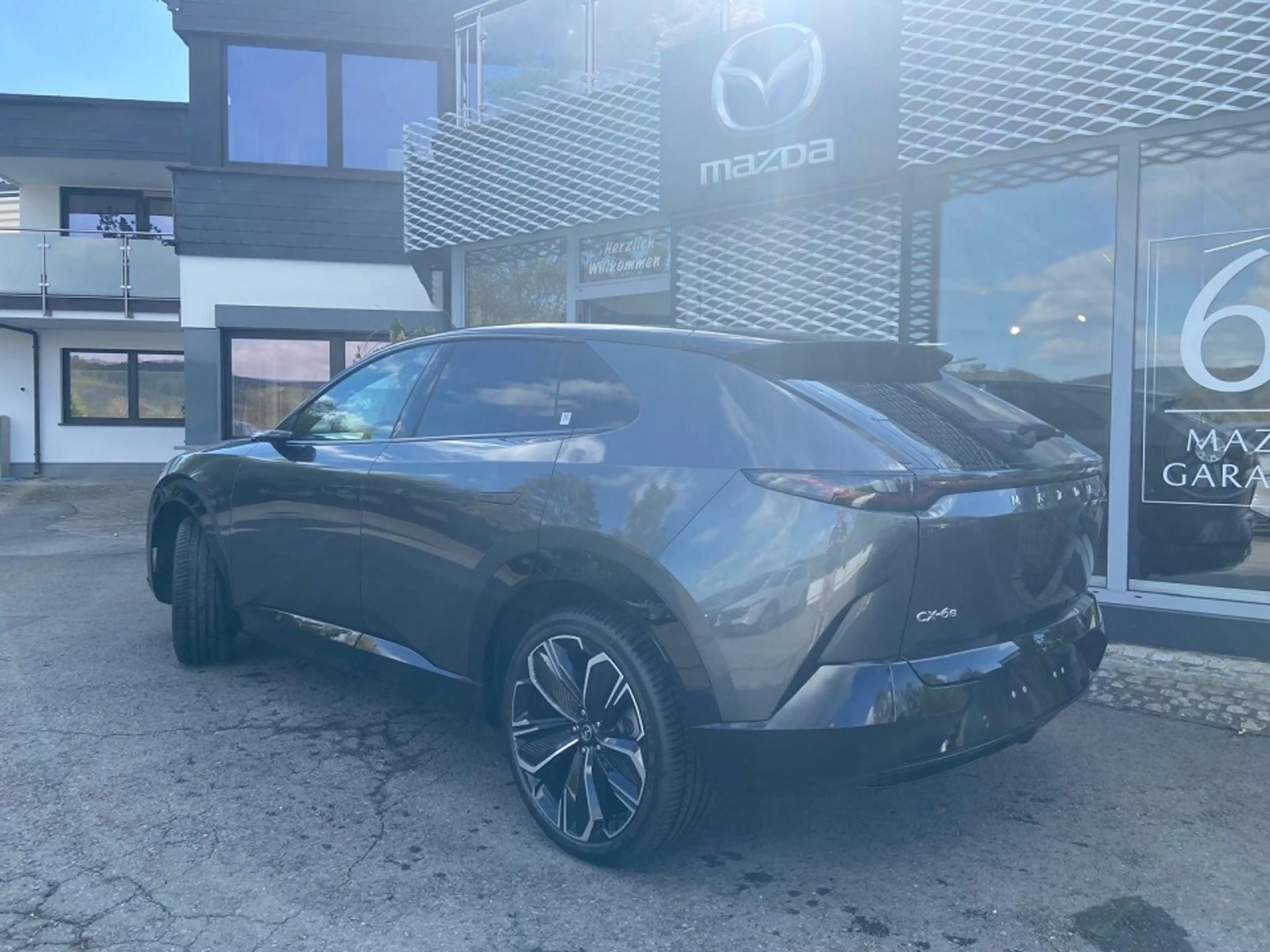 Mazda CX-6e EV 258ps — photo 3