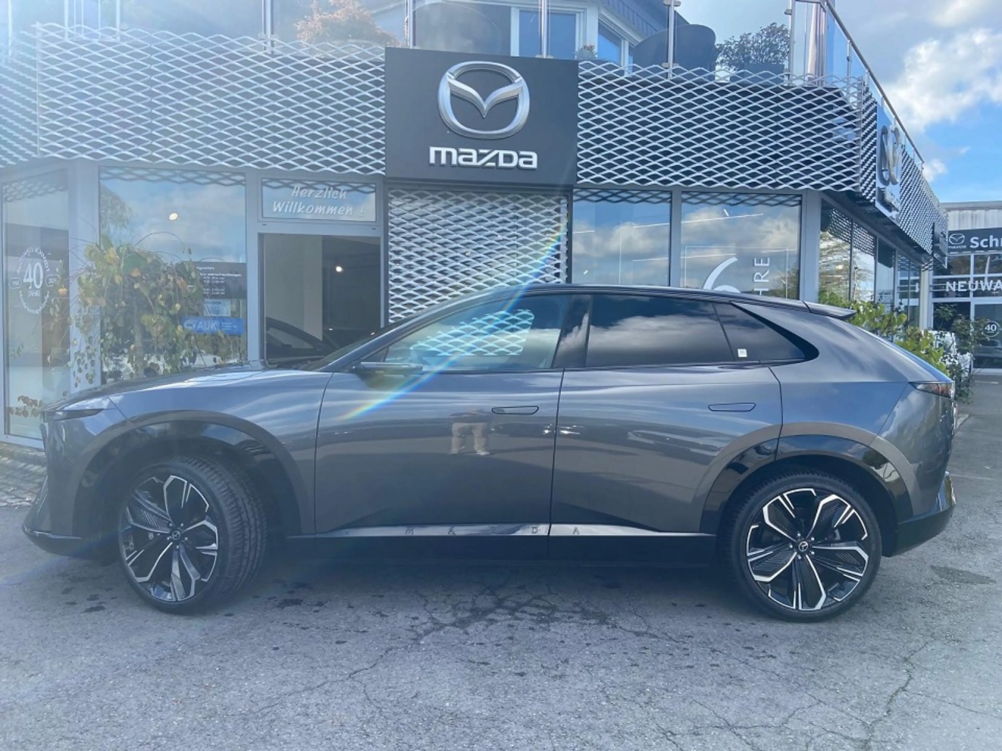 Mazda CX-6e EV 258ps — photo 2