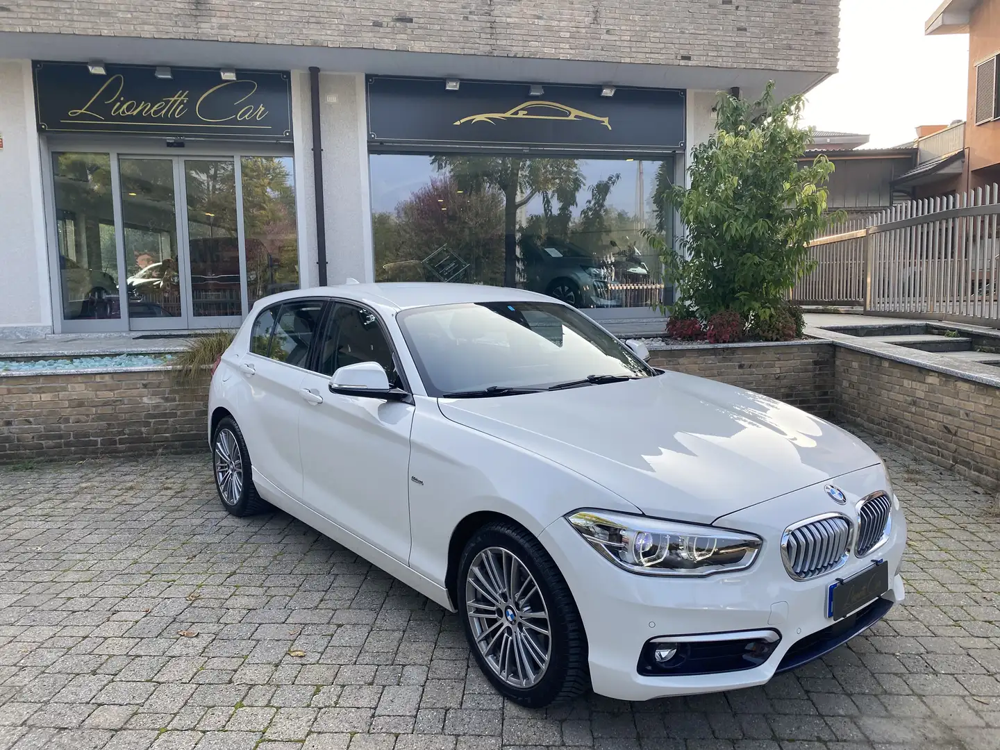 BMW 116 Serie 1 F/20-21 116d Urban 5p auto Blanc - 1