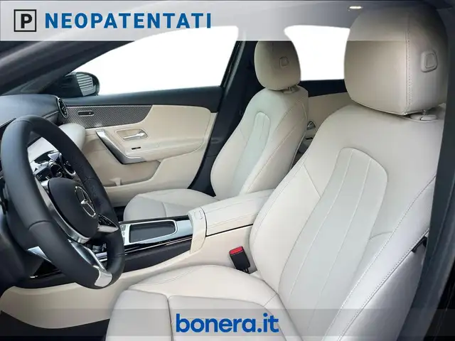 Mercedes-Benz A view 10