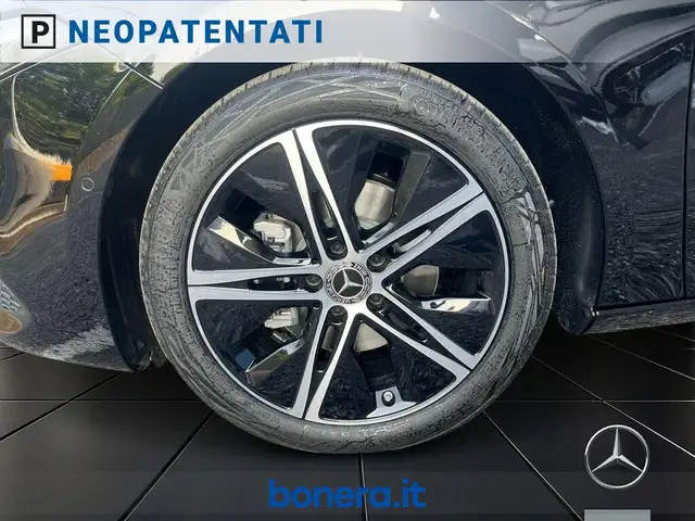 Mercedes-Benz A view 9