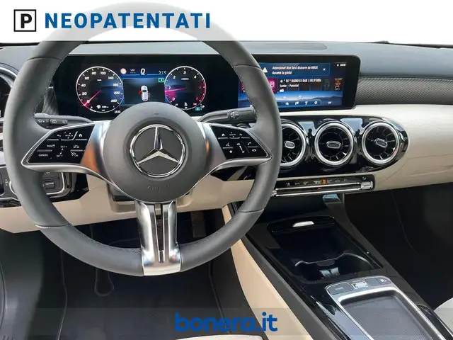 Mercedes-Benz A view 11