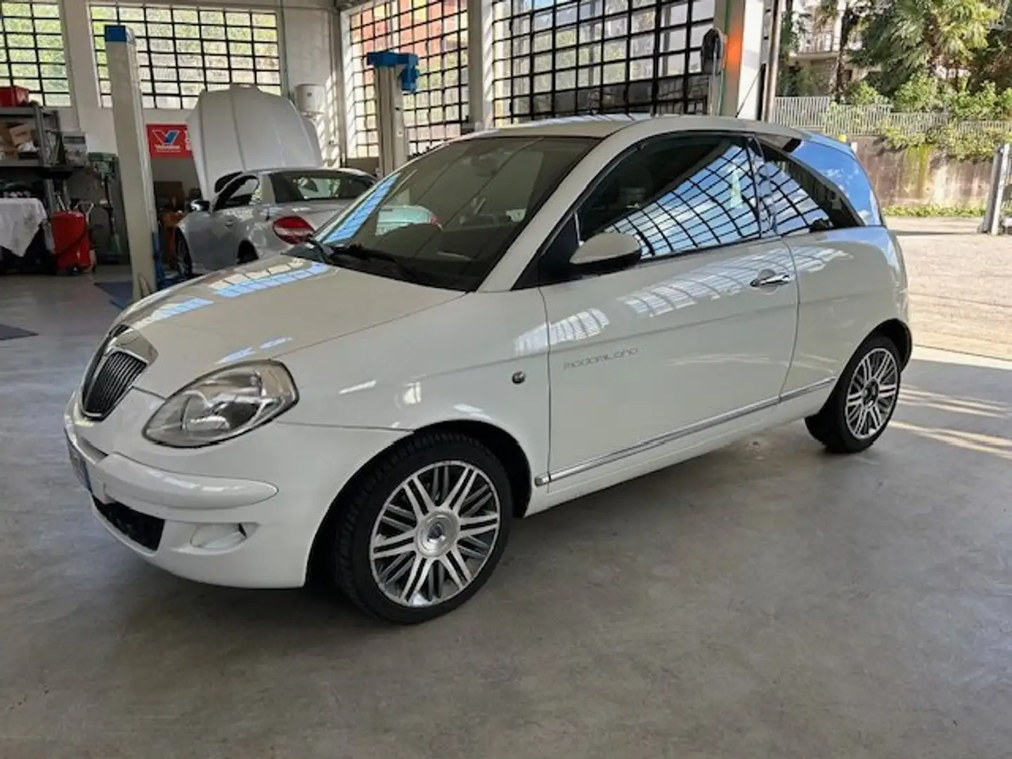 Lancia Ypsilon Ypsilon 1.2 8v ModaMilano X NEOPATENTATI Alb - 1