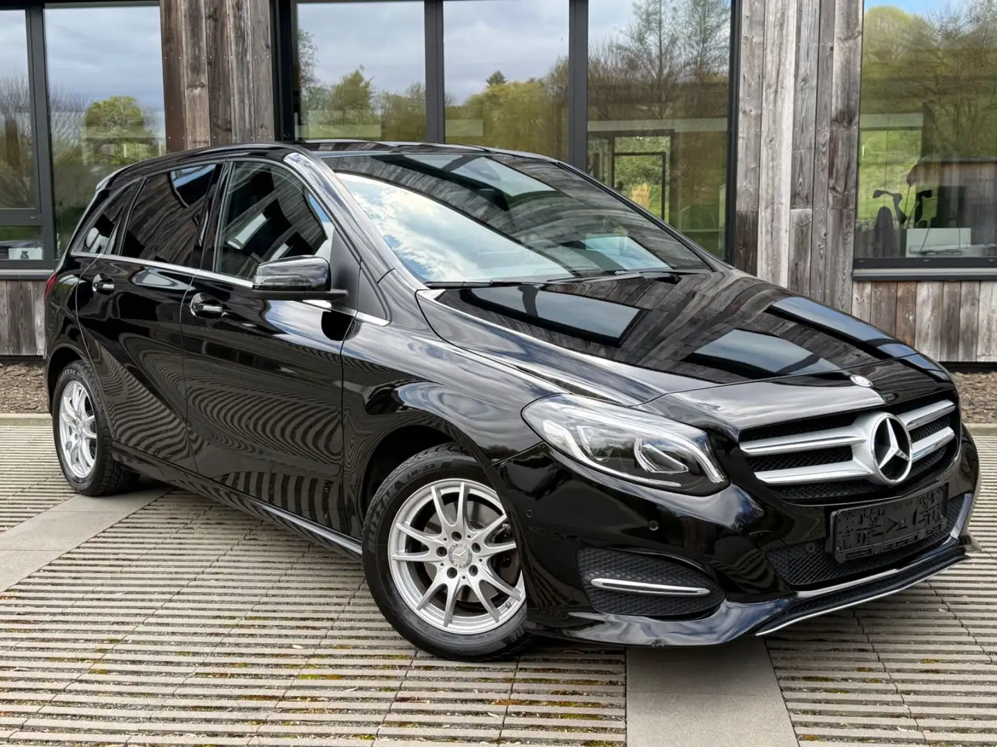 Mercedes-Benz B 180 *LED*Automatik*57TKM*TEMPO*NAVI Noir - 1