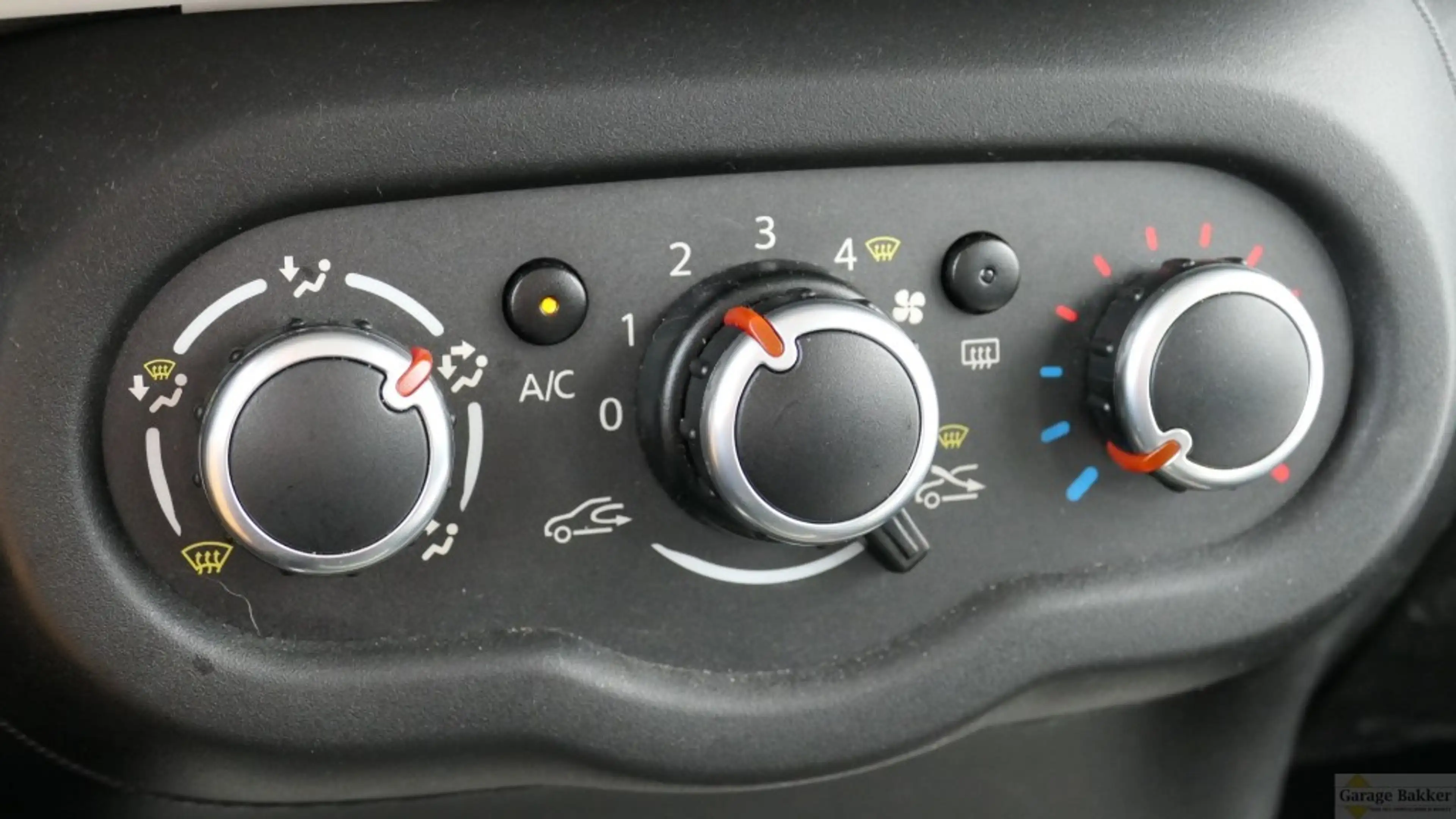 Renault Twingo SCe 70 Authentique — photo 11
