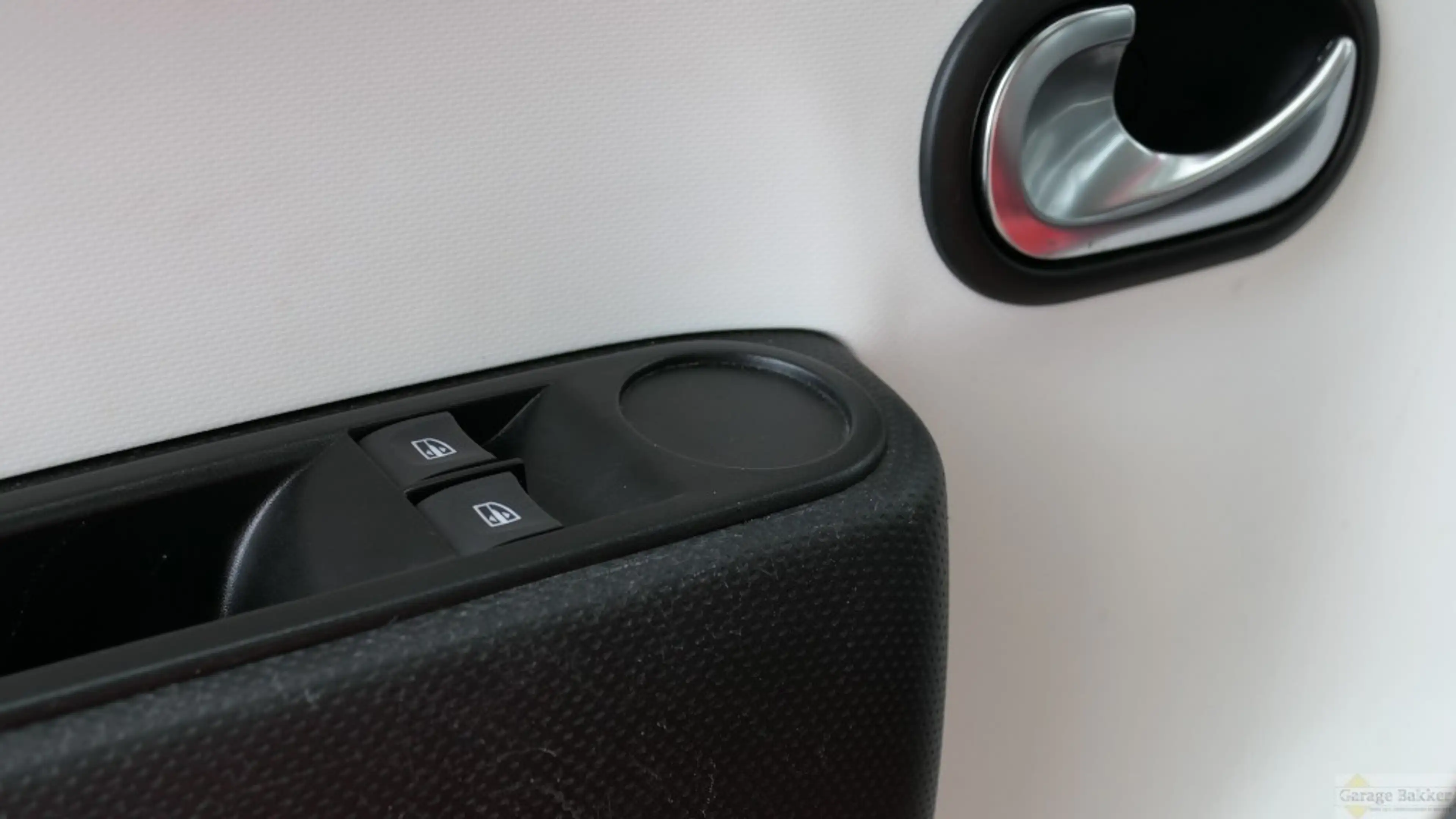 Renault Twingo SCe 70 Authentique — photo 17