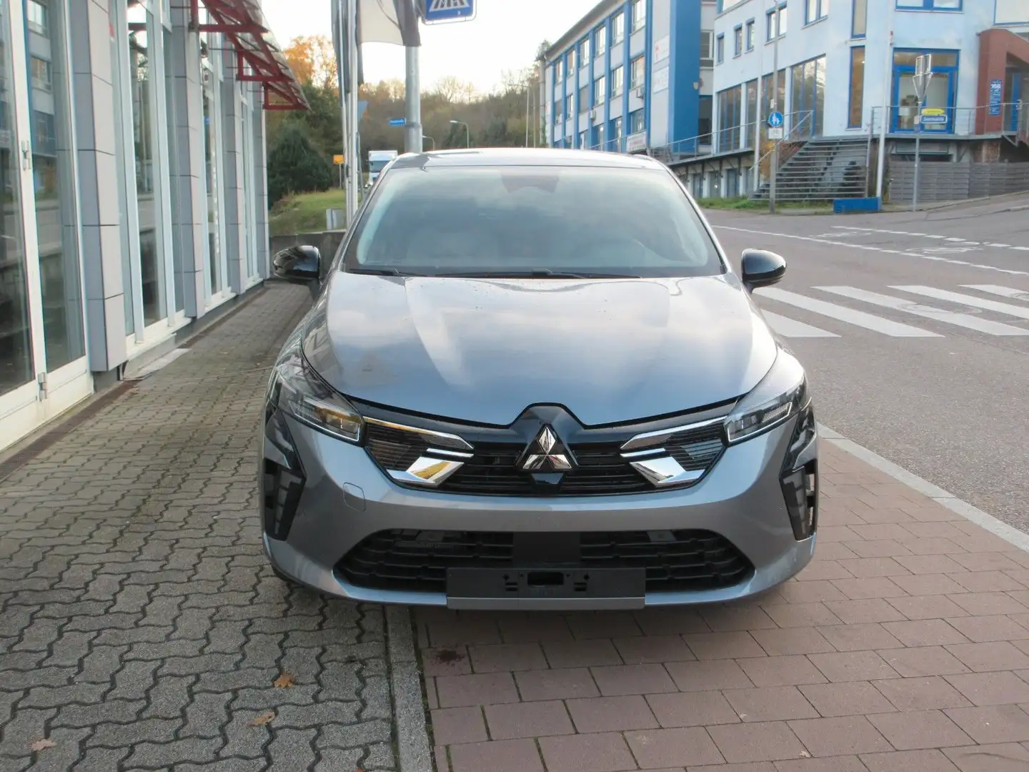 Mitsubishi Colt 1.6 Hybrid Plus Grau - 2