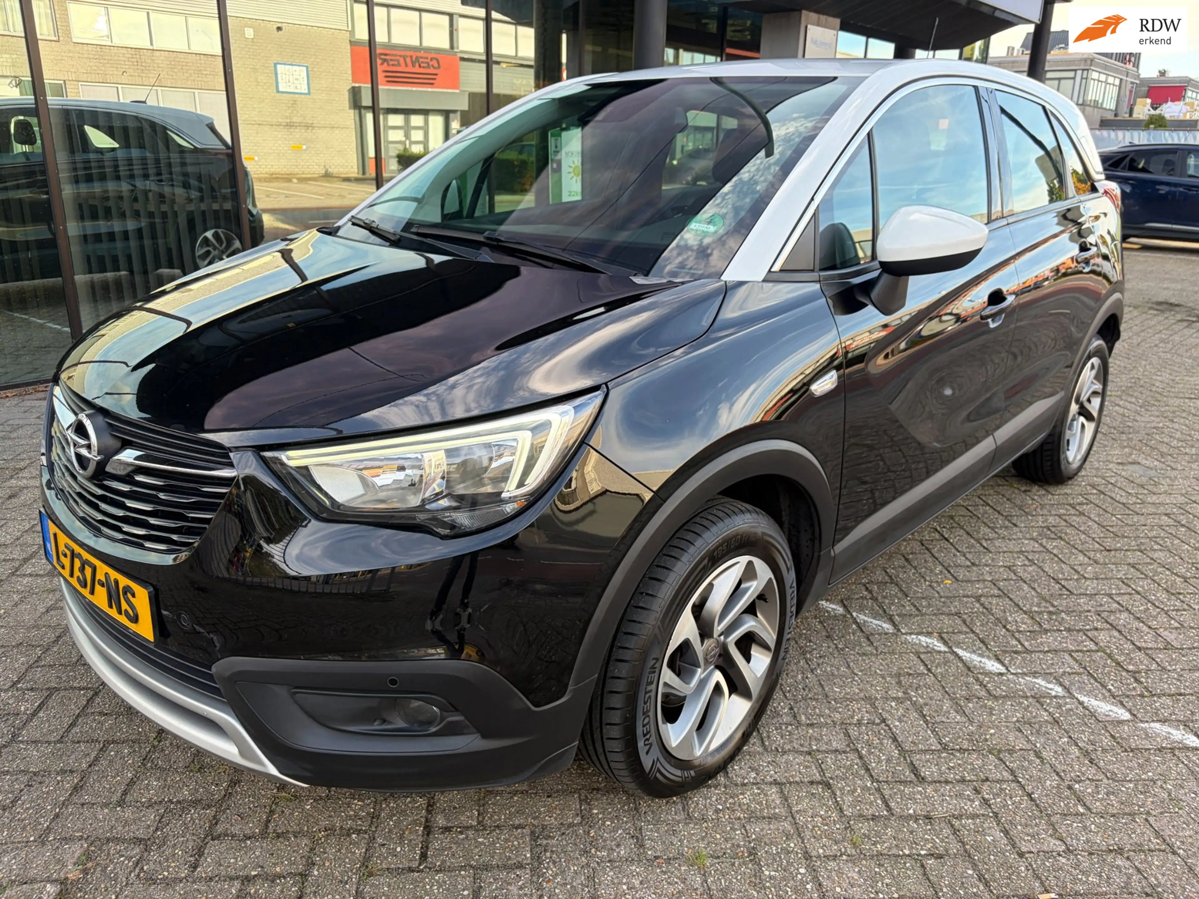 Opel Crossland X 1.2 Turbo Innovation / Keyless / Carplay / Stuurve