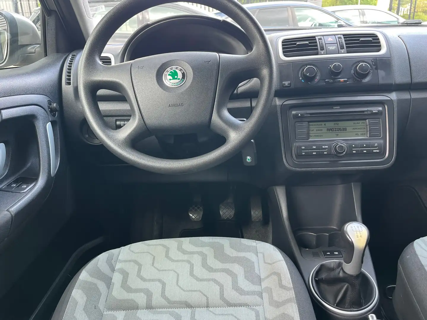 Skoda Fabia 1.2-12V 69PK Comfort 5 deuren Airco,Radio/CdSpeler Beige - 2