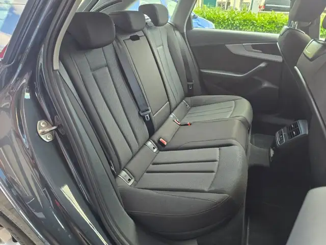 Audi A4 view 11