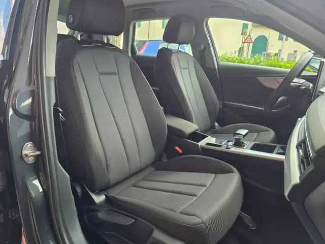 Audi A4 view 12
