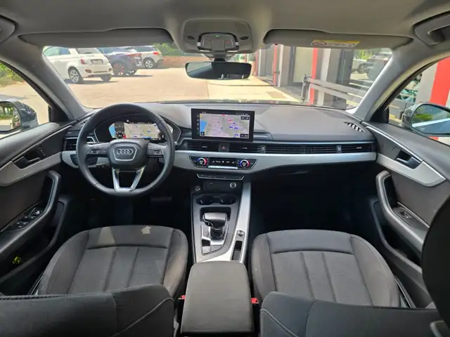 Audi A4 view 4