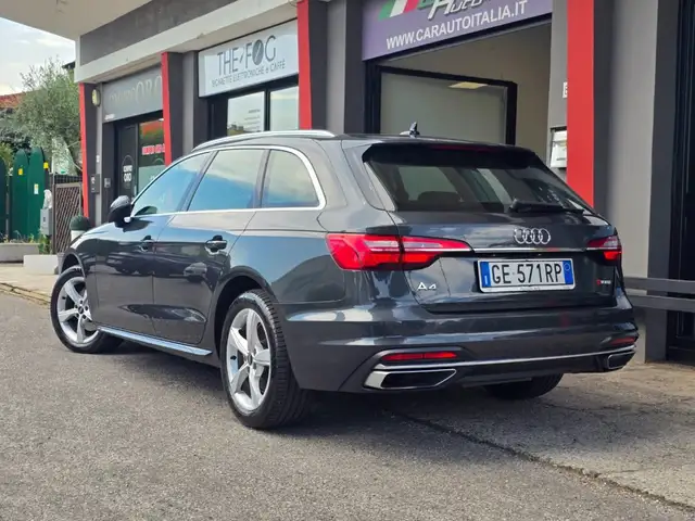 Audi A4 view 9
