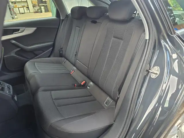 Audi A4 view 8