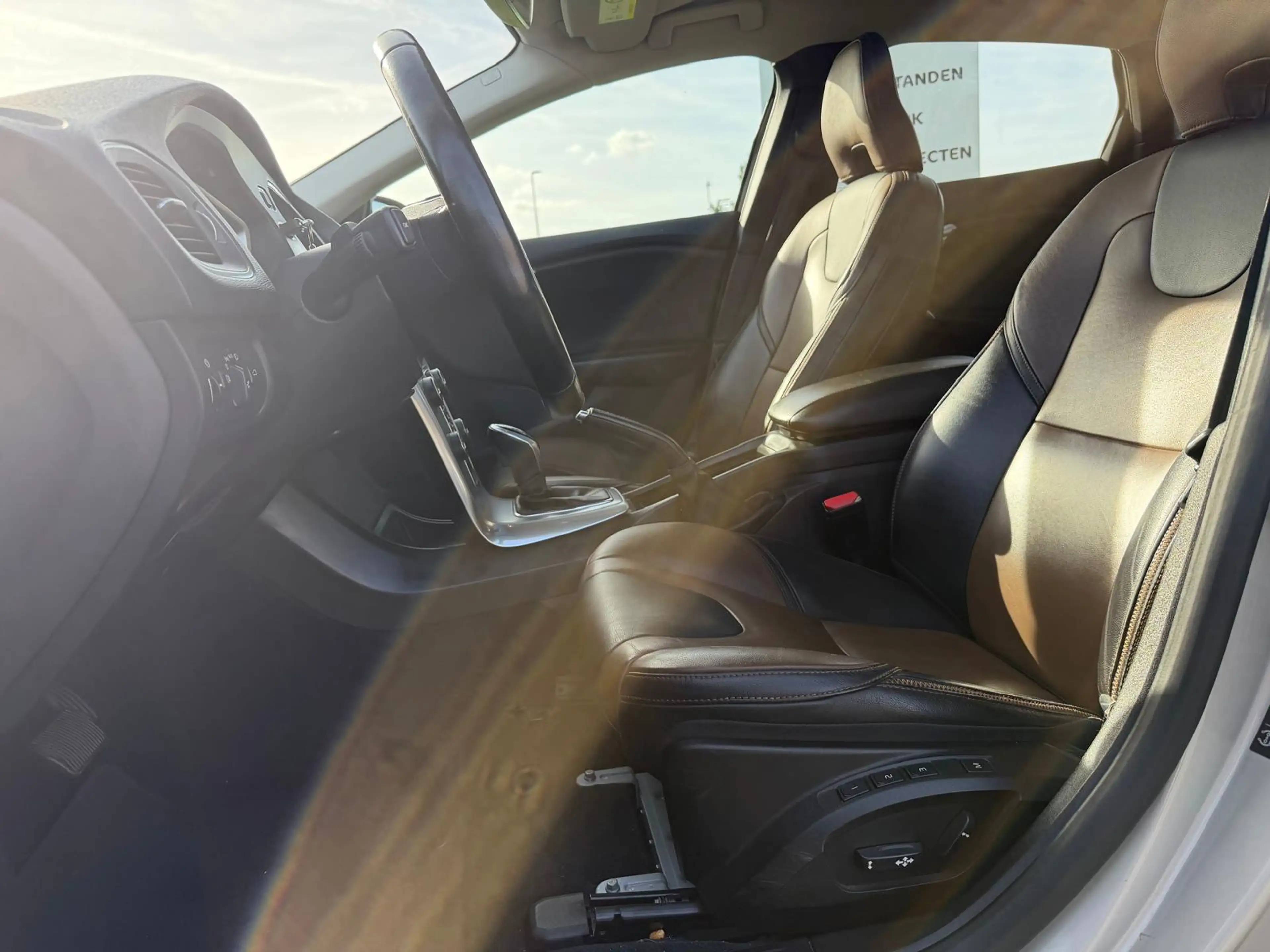 Volvo V40 Cross Country 2018 * 2.0 D3 Nordic+ * Euro 6 * Automaat * APK — photo 13