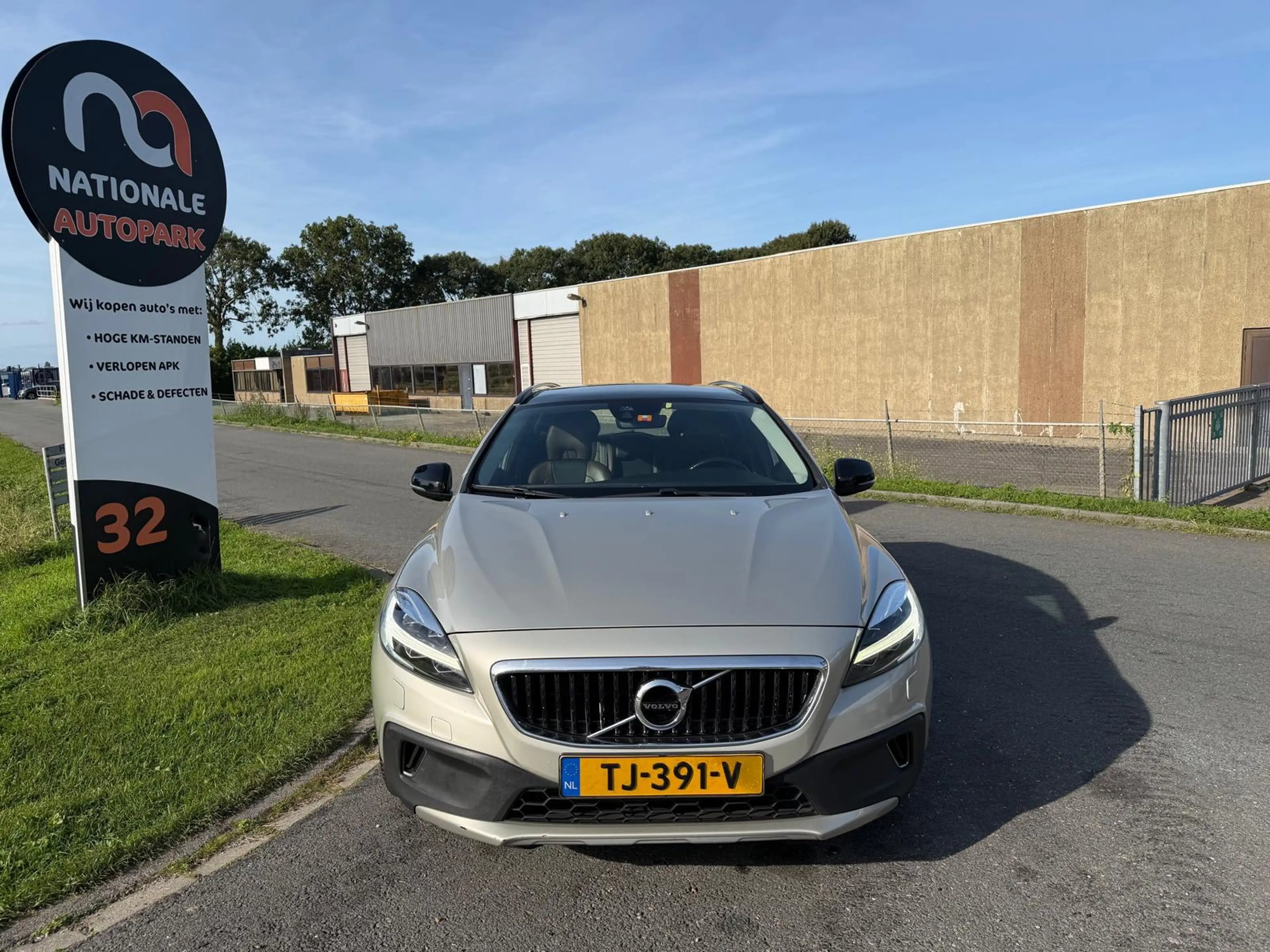 Volvo V40 Cross Country 2018 * 2.0 D3 Nordic+ * Euro 6 * Automaat * APK — photo 8