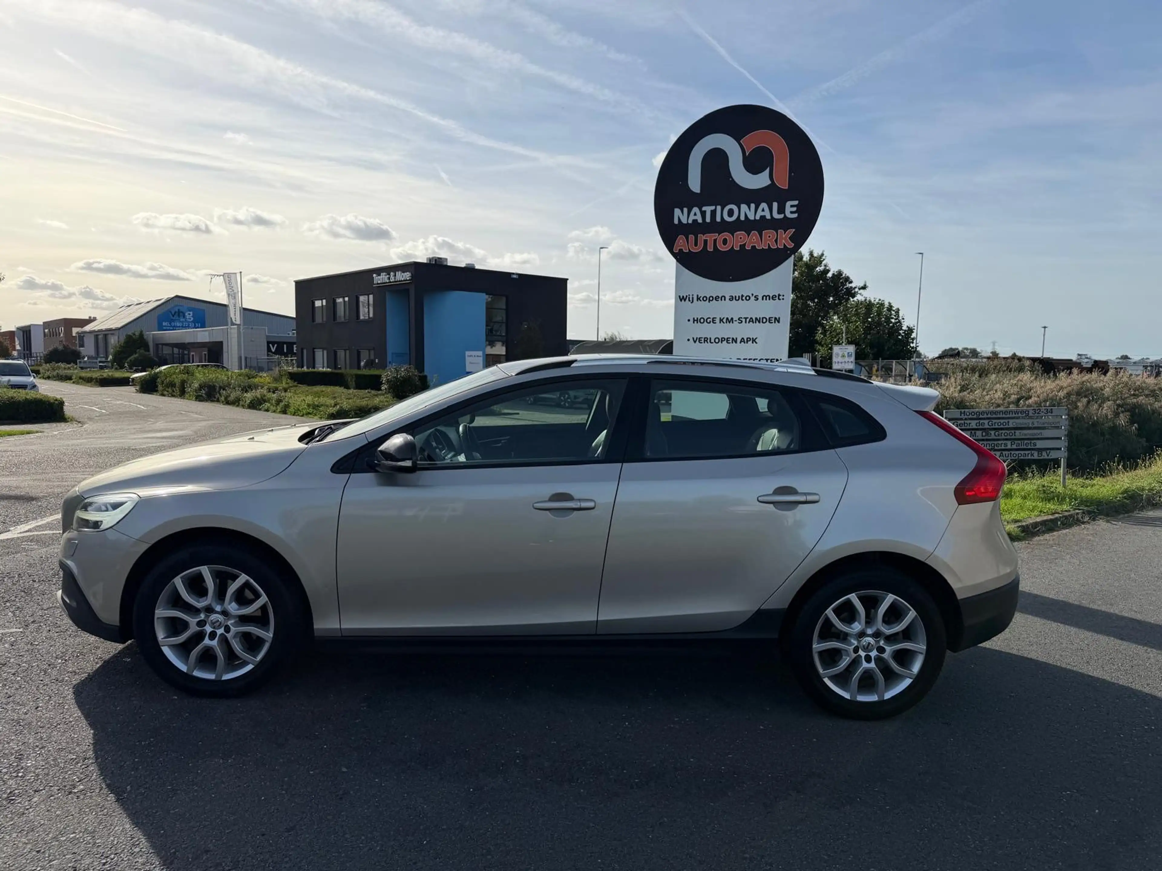 Volvo V40 Cross Country 2018 * 2.0 D3 Nordic+ * Euro 6 * Automaat * APK — photo 2