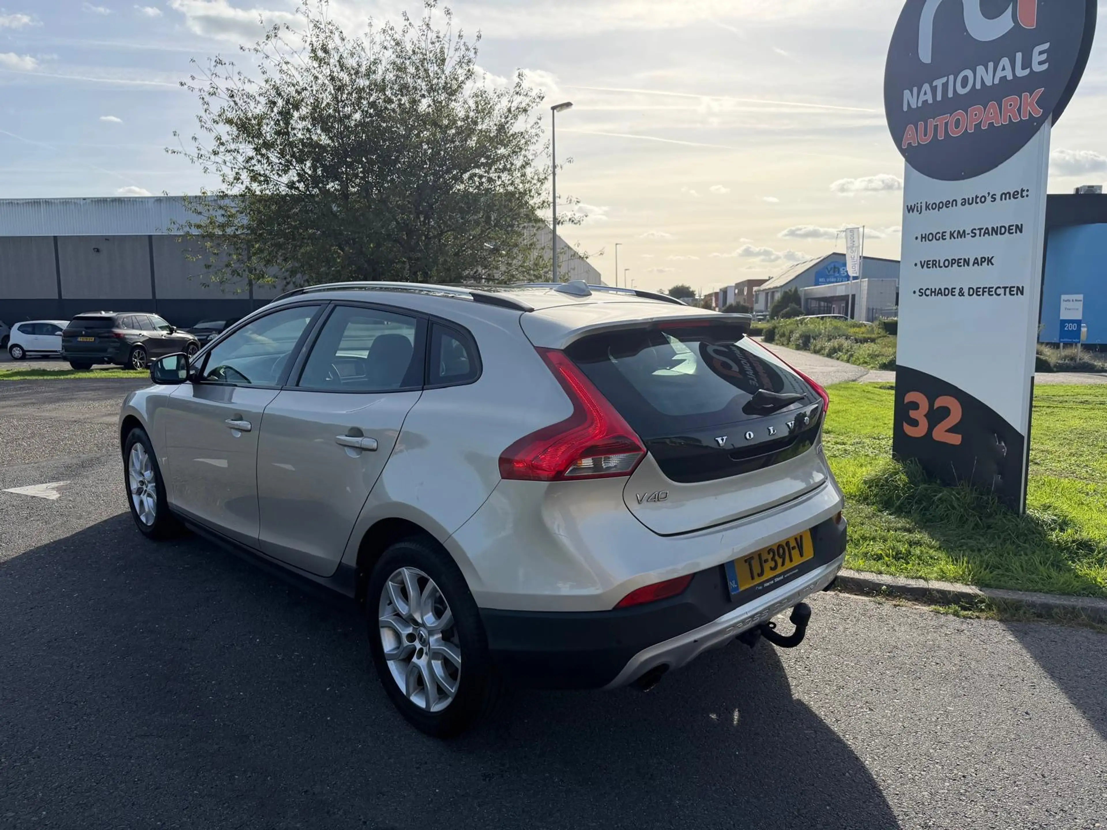 Volvo V40 Cross Country 2018 * 2.0 D3 Nordic+ * Euro 6 * Automaat * APK — photo 3