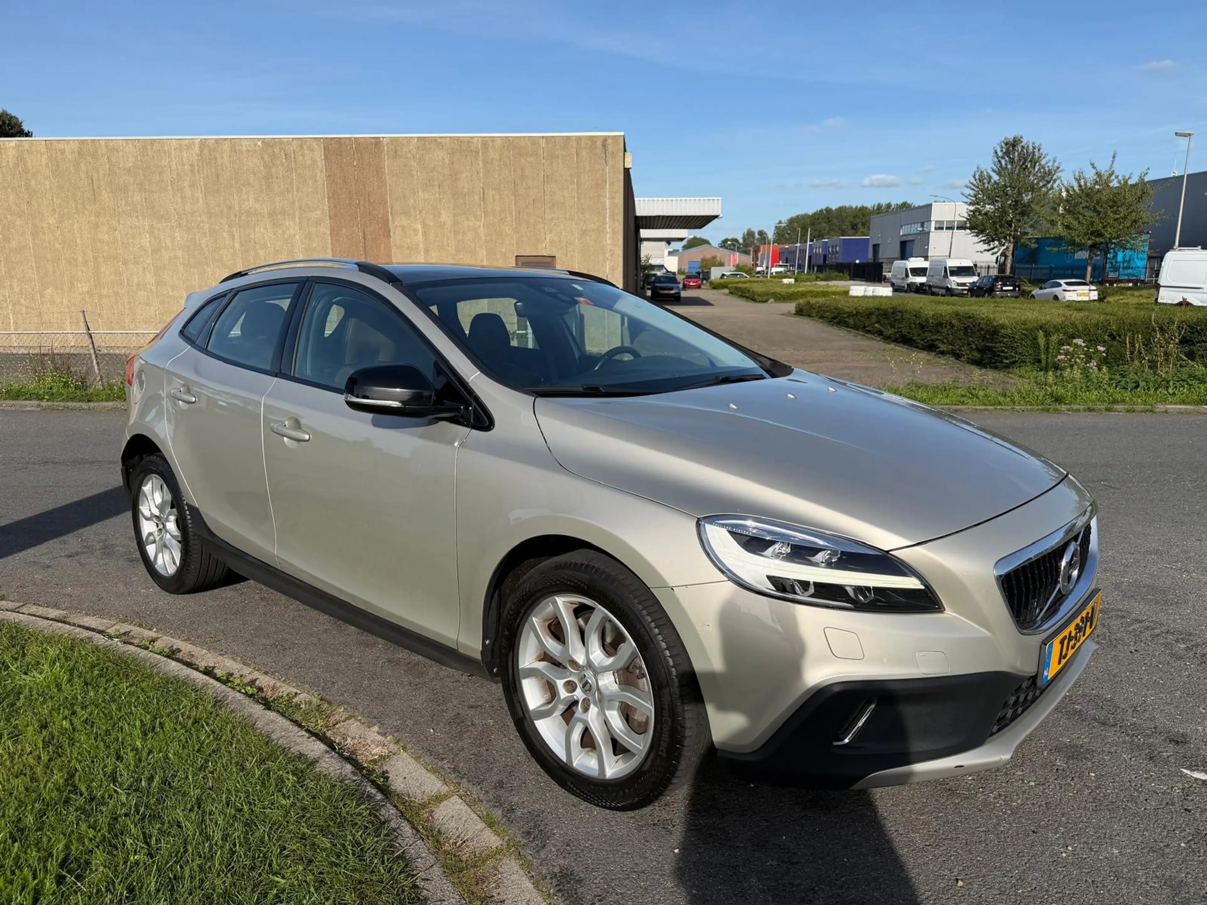 Volvo V40 Cross Country 2018 * 2.0 D3 Nordic+ * Euro 6 * Automaat * APK — photo 7