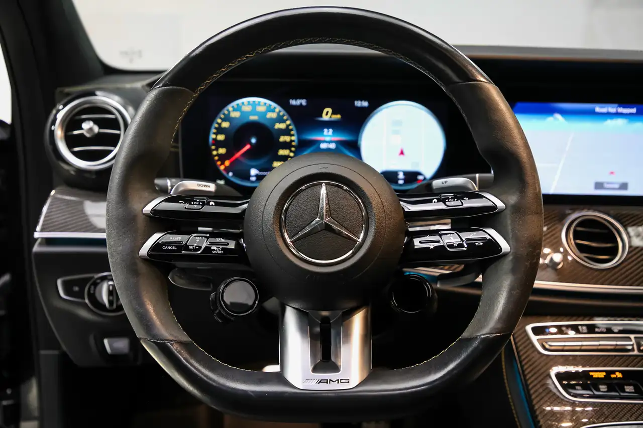 Mercedes-Benz E-Class снимка Mercedes-Benz E-Class