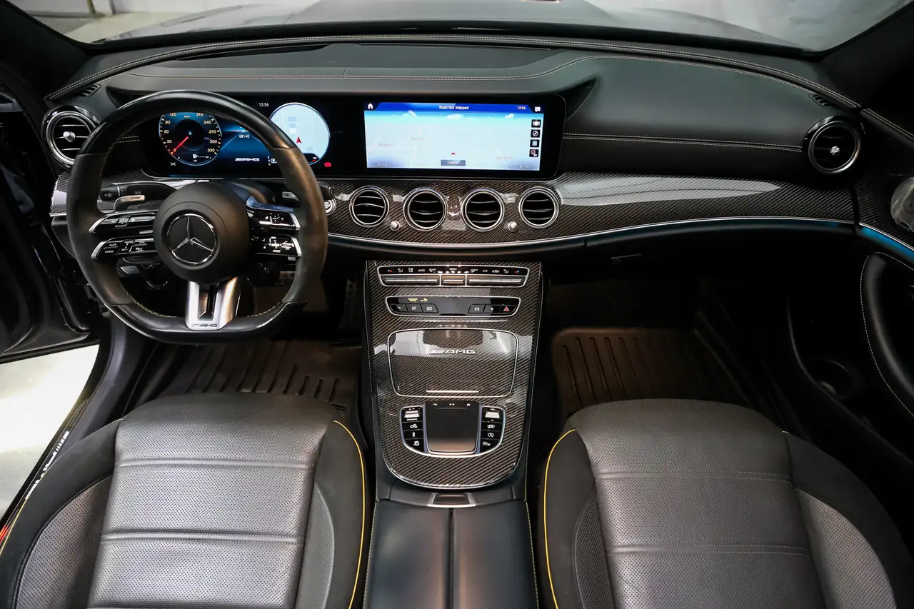Mercedes-Benz E-Class снимка Mercedes-Benz E-Class