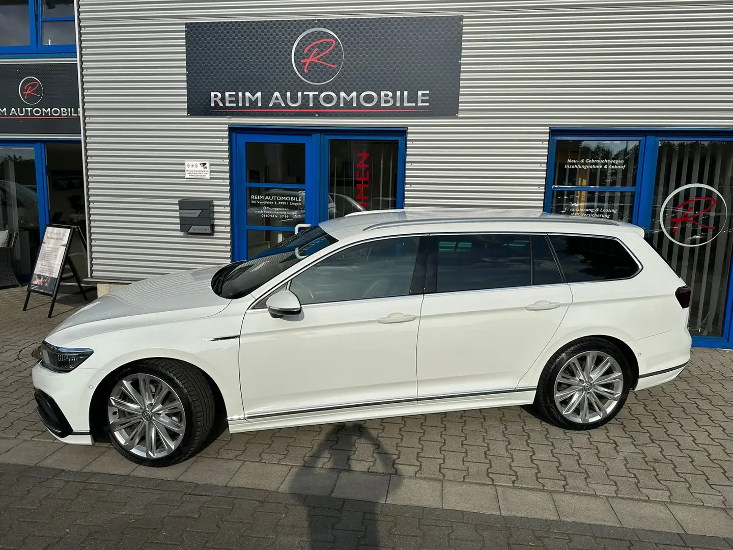 Volkswagen Passat Variant 2,0 TDI DSG "Elegance" 4Motion *R-LINE*NAVI*LEDER Weiß - 2