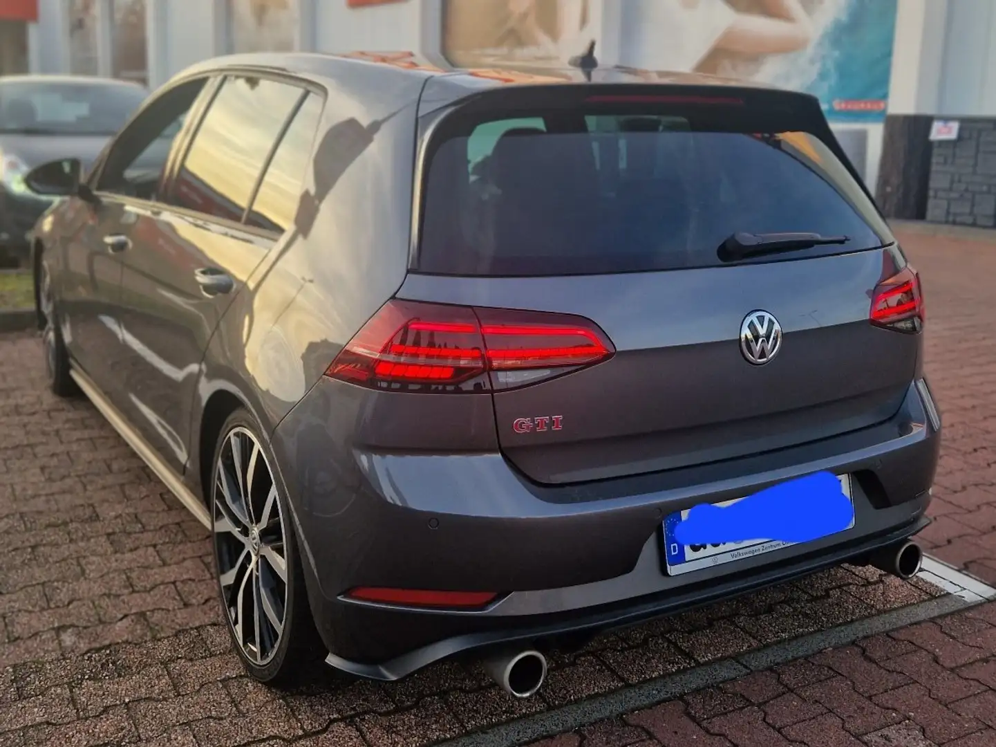 Volkswagen Golf GTI (BlueMotion Technology) DSG Performance - 2