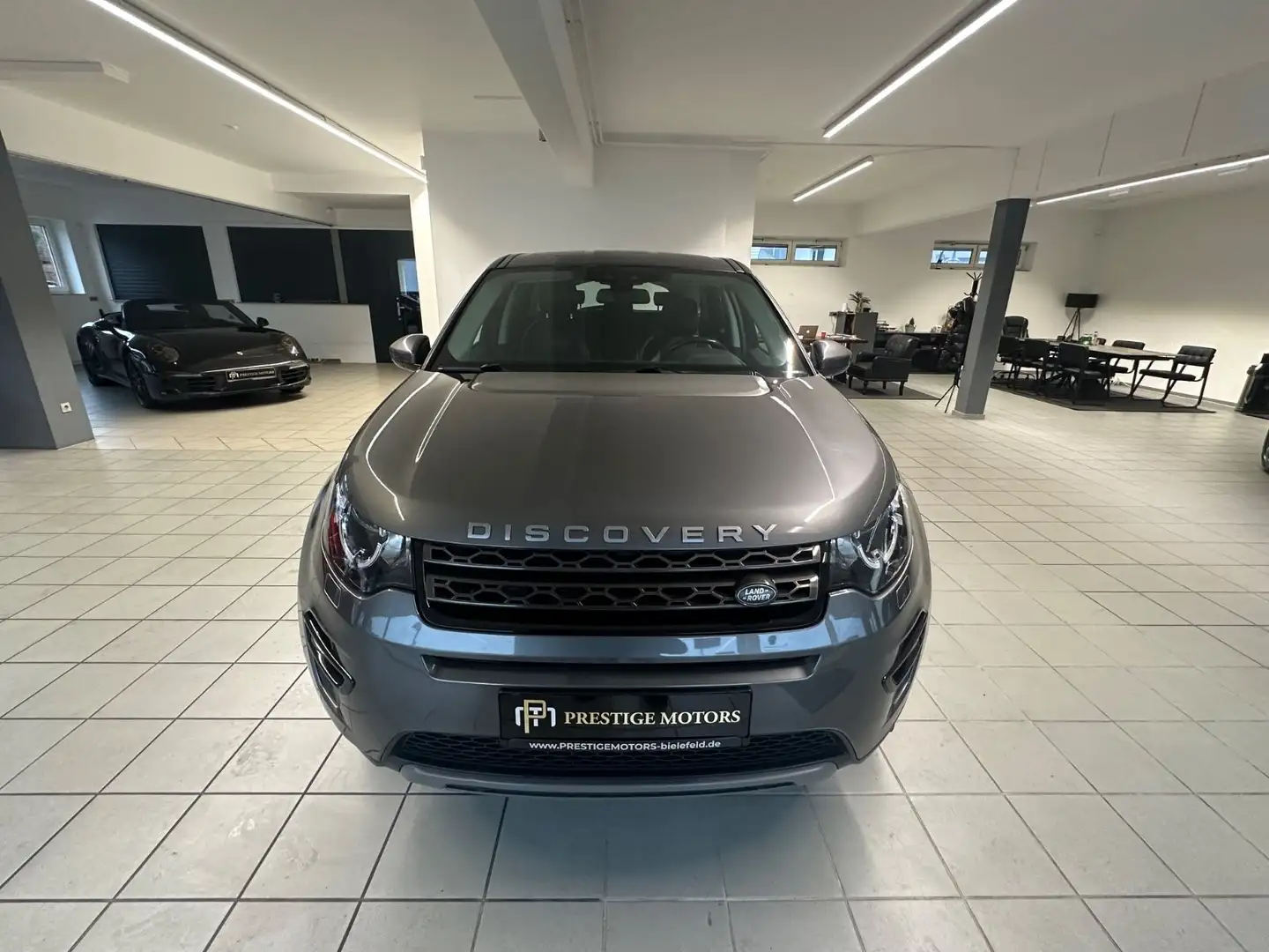 Land Rover Discovery Sport SE AWD Сірий - 2