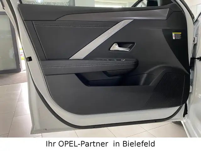 Opel Astra view 11