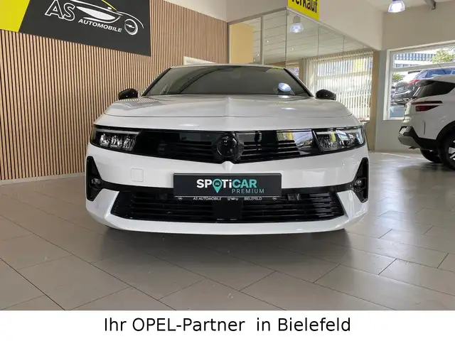 Opel Astra view 2