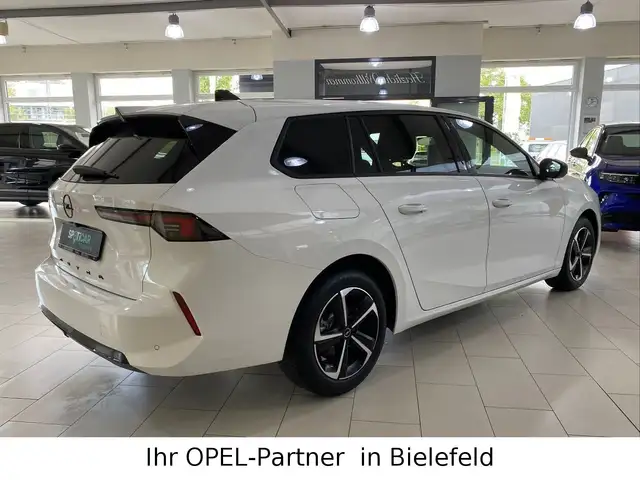 Opel Astra view 4