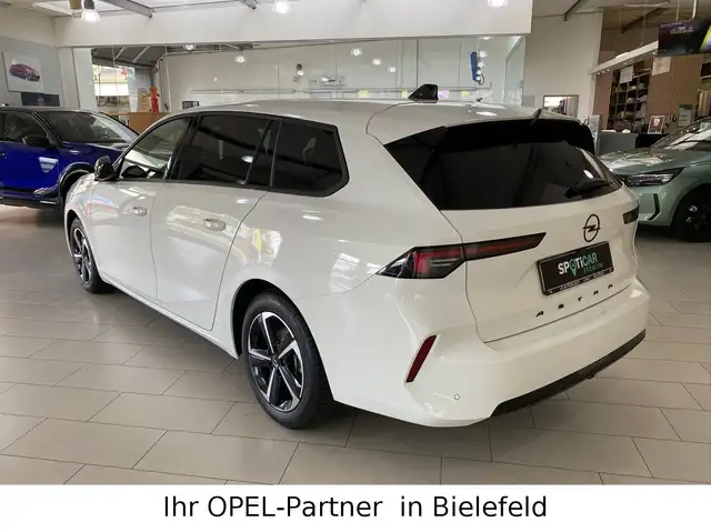Opel Astra view 6