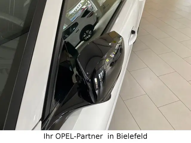 Opel Astra view 8