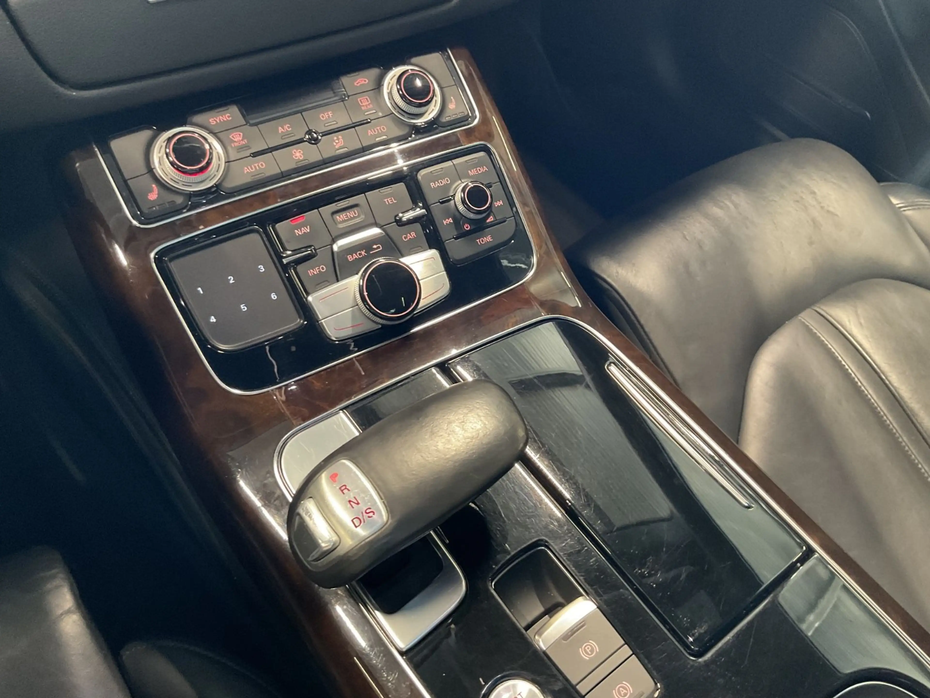 Audi A8 3.0 TDI qu. BOSE Leder LED Navi+ SD Standh. — photo 14