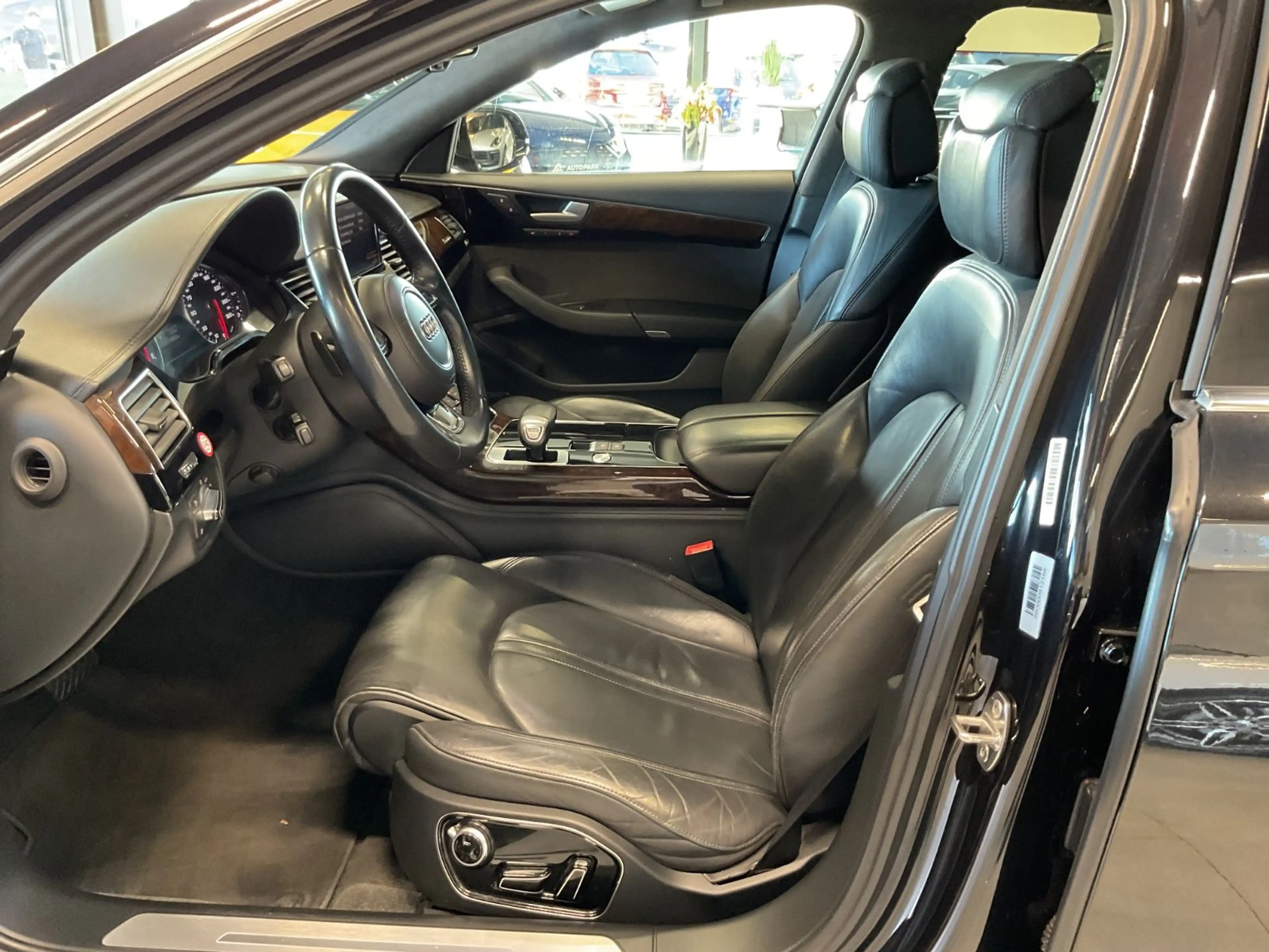 Audi A8 3.0 TDI qu. BOSE Leder LED Navi+ SD Standh. — photo 7