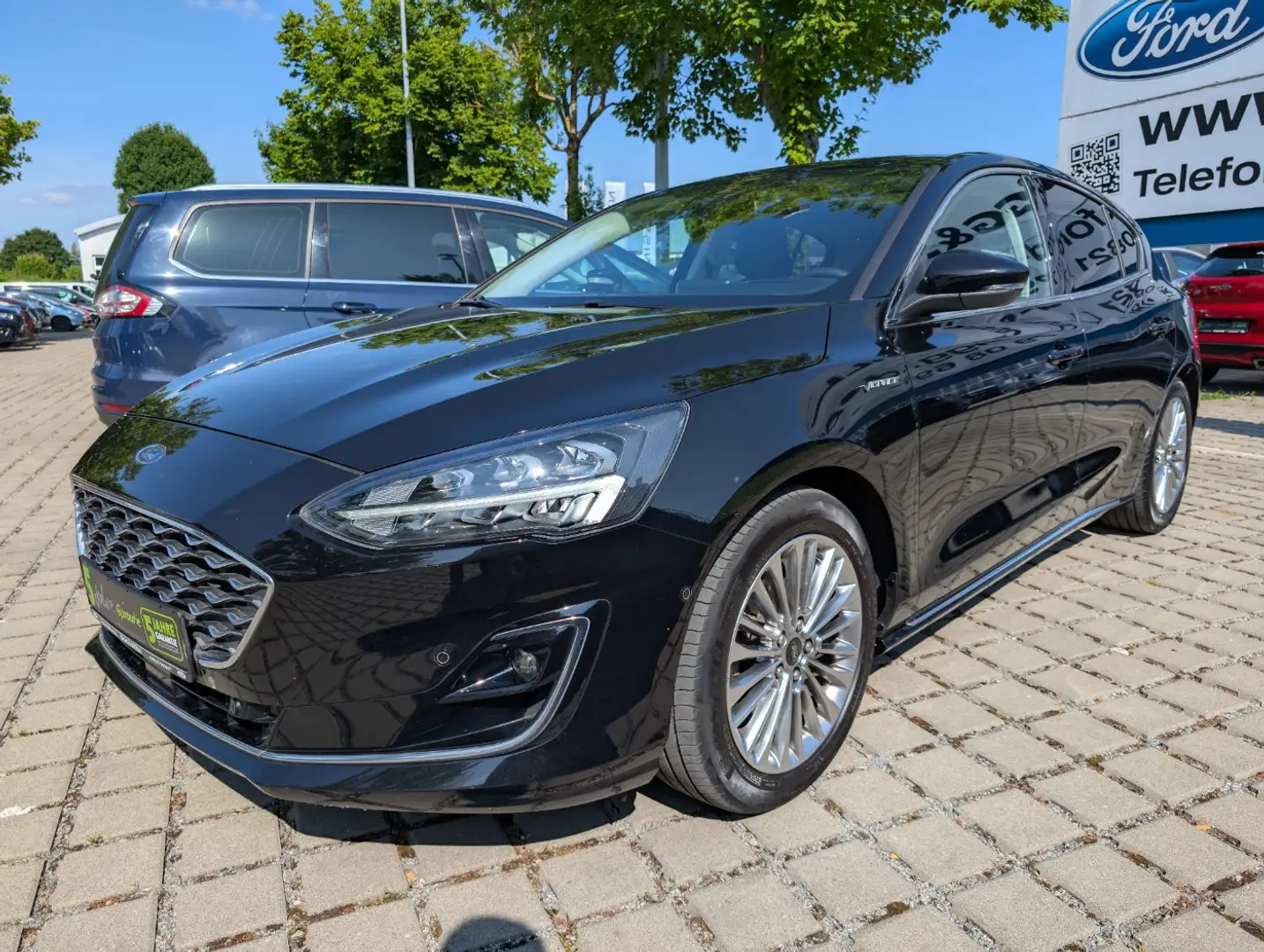 Ford Focus 1.5 Vignale AT PANO*LED*ACC*HUD*NAV*SHZ*TWA Schwarz - 2