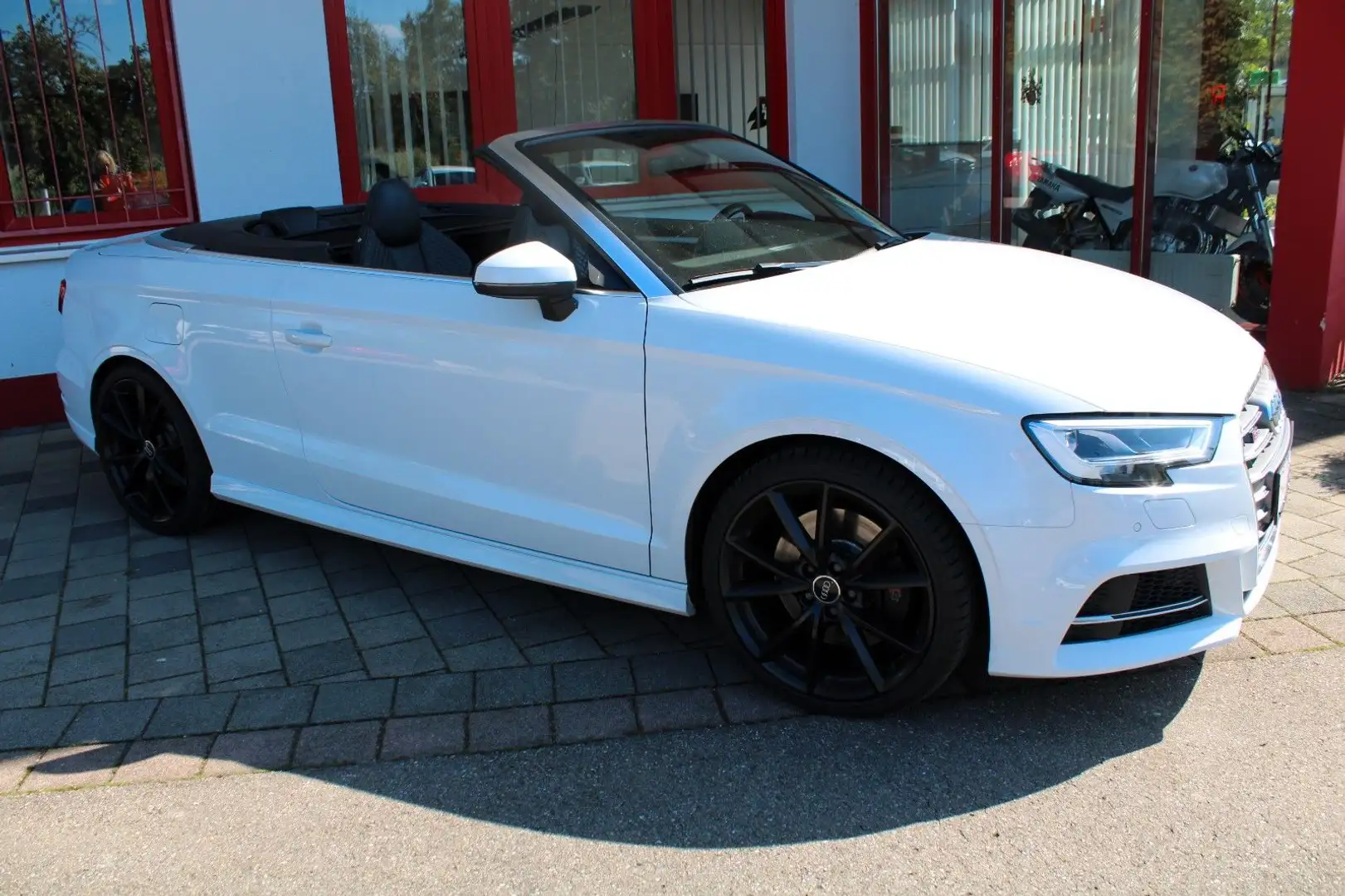 Audi S3 Cabriolet 2.0 TFSI quattro*SPORT*LEDER*19" Bílá - 1